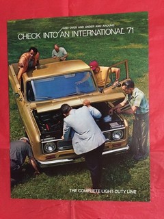 1971 INTERNATIONAL "LIGHT DUTY TRUCKS / PICKUPS" Truck Dealer Brochure
