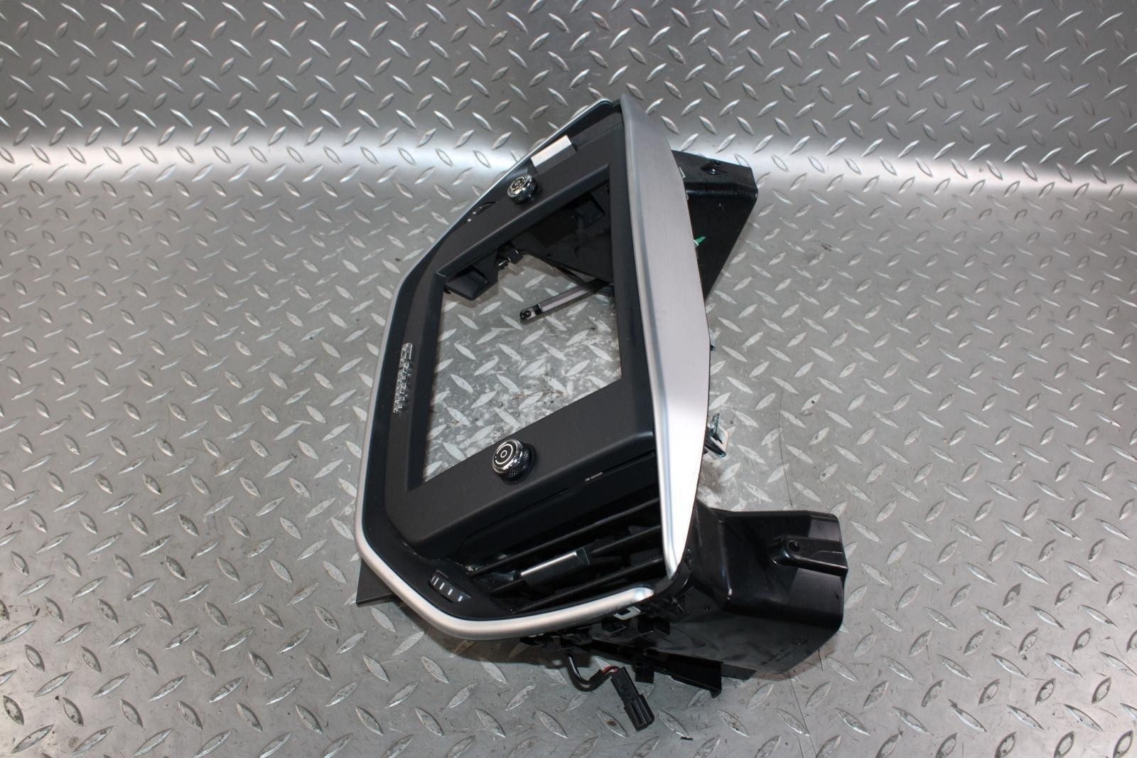 14-17 Ghibli Black Silver Dashboard Radio Surround Vent Trim Panel Set Unit OEM