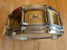 Caisse claire Pearl Free Floating 14 x 5 en laiton brass shell peau neuve