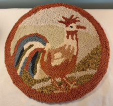 Petit tapis coq rond vintage 14" crochet main, plaque chauffante, centre de table poulet ferme