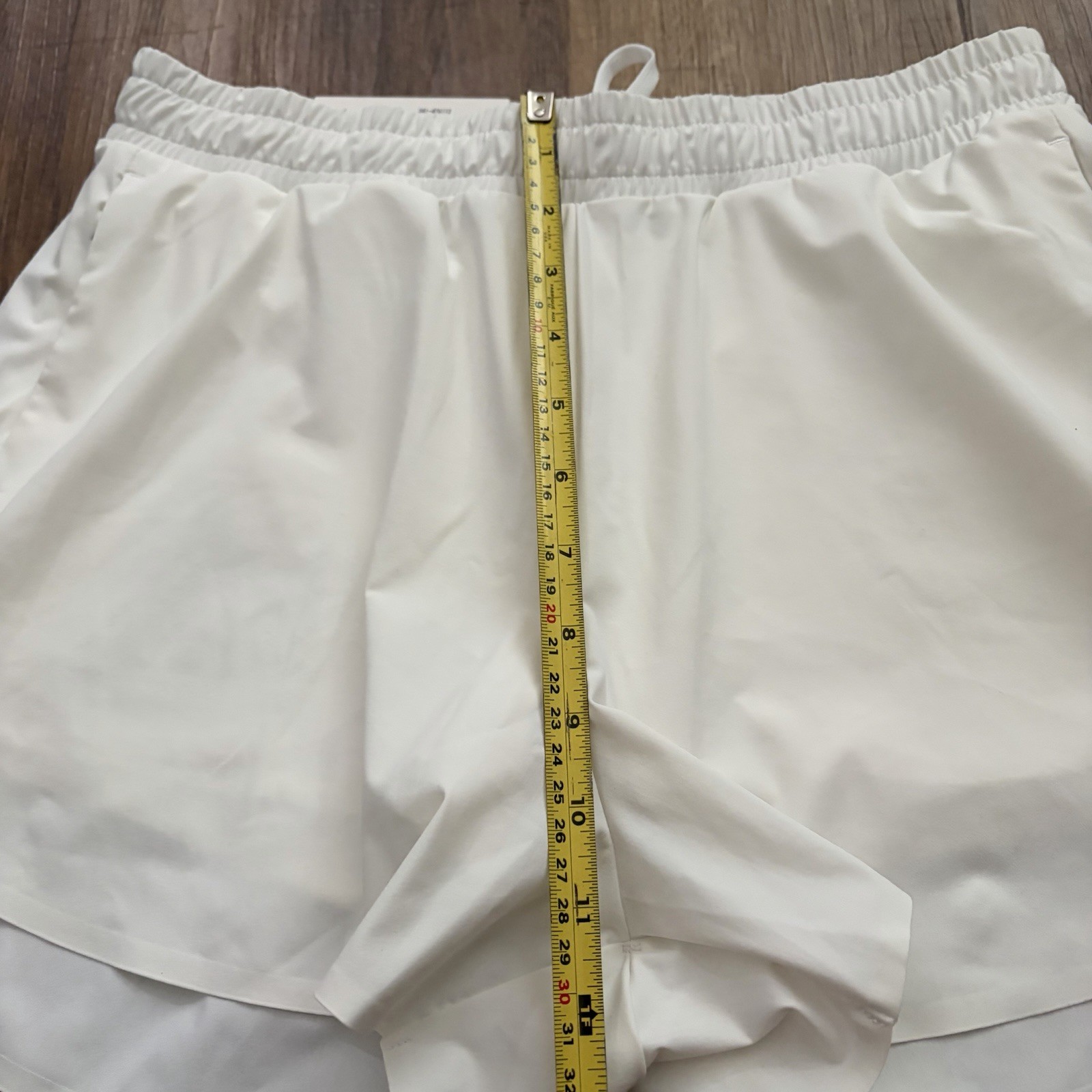 Uniqlo Women ULTRA STRETCH ACTIVE SHORTS Size Medium White NWT thumbnail 5