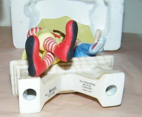 McMemories Ronald McDonald "Let Friendship Be Your Umbrella With Child Figurine - Picture 7 of 8