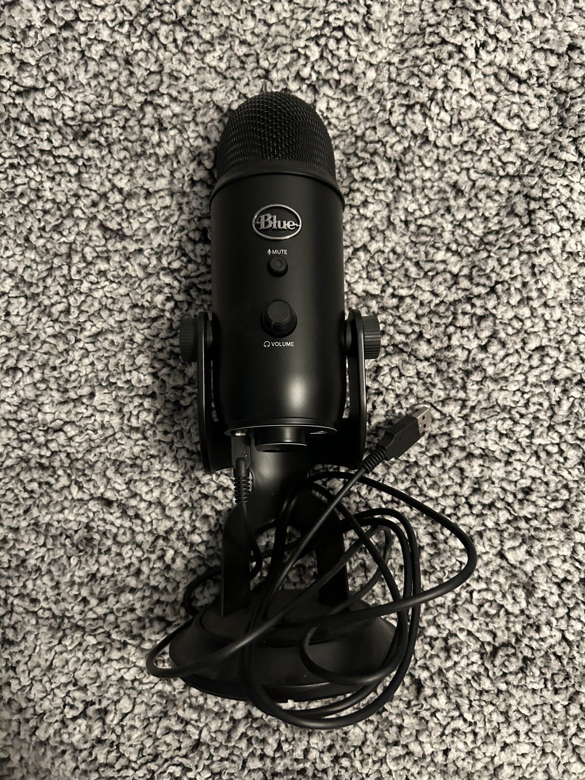 Blue Yeti Professional Multi-Pattern USB Condenser Microphone - Blackout