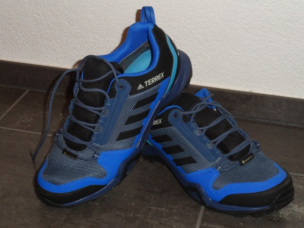 Chaussures de plein air TERREX bleues (imperméables, Goretex) par Adidas (Taille 44)