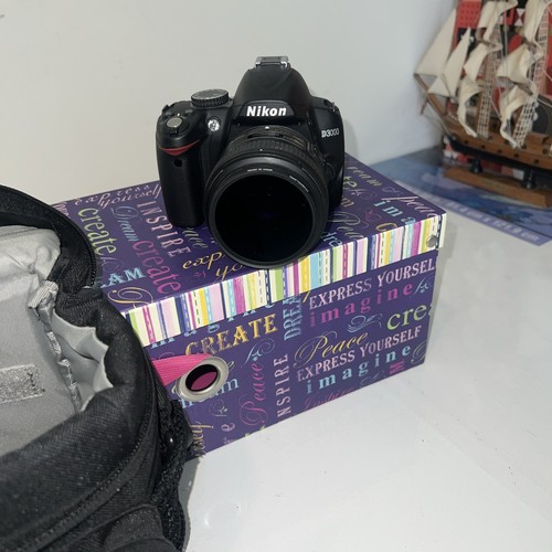 Nikon D3000 10.2MP Digital SLR Camera w/ AF-S DX Nikkor 50 mm Lens Needs Charger - Picture 13 of 17
