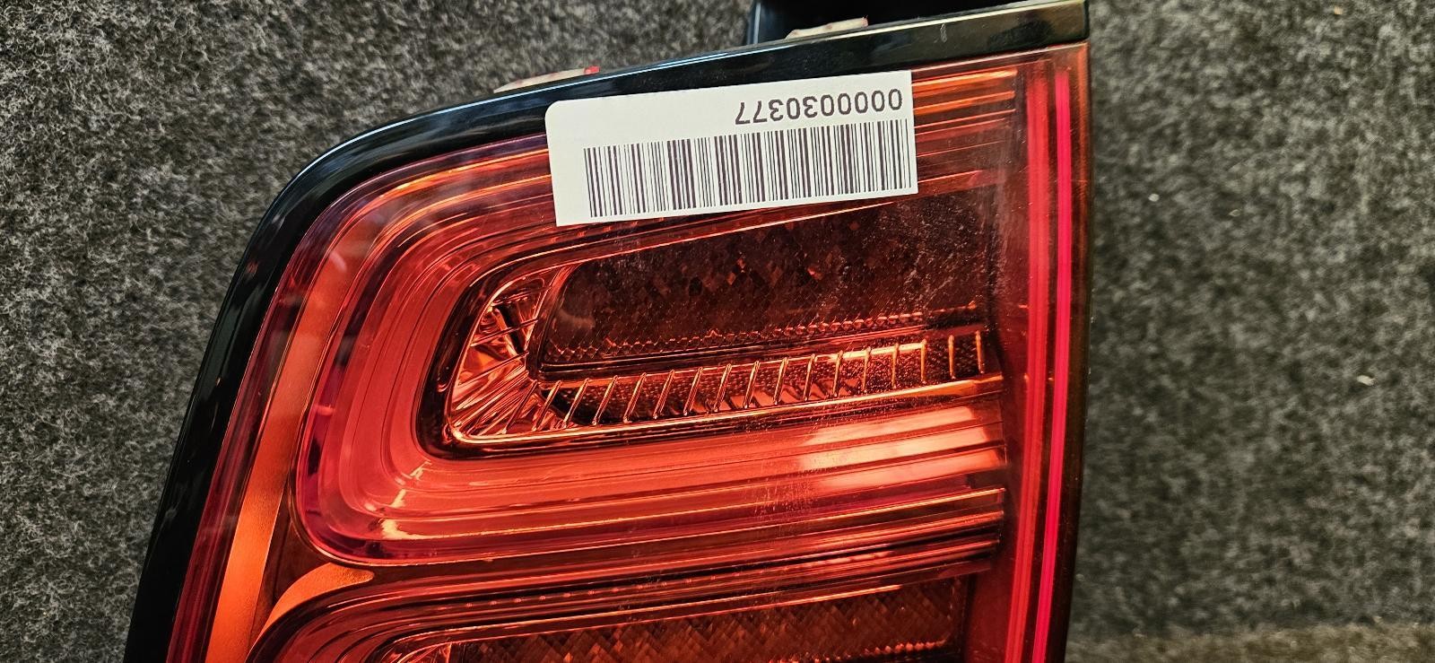 BENTLEY BENTAYGA R Passenger Side Taillight Lamp Tailgate Mounted 36A945094S OEM