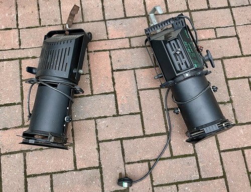 2 x Strand Quartett 22/40 Theater Profilleuchte 650W Strahler Scheunentore