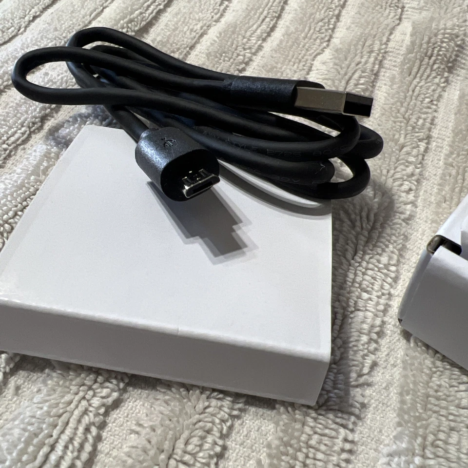 Genuine Barnes & Noble Nook Simple Touch / Glowlight Charger AC Adapter & USB - Image 2 of 2