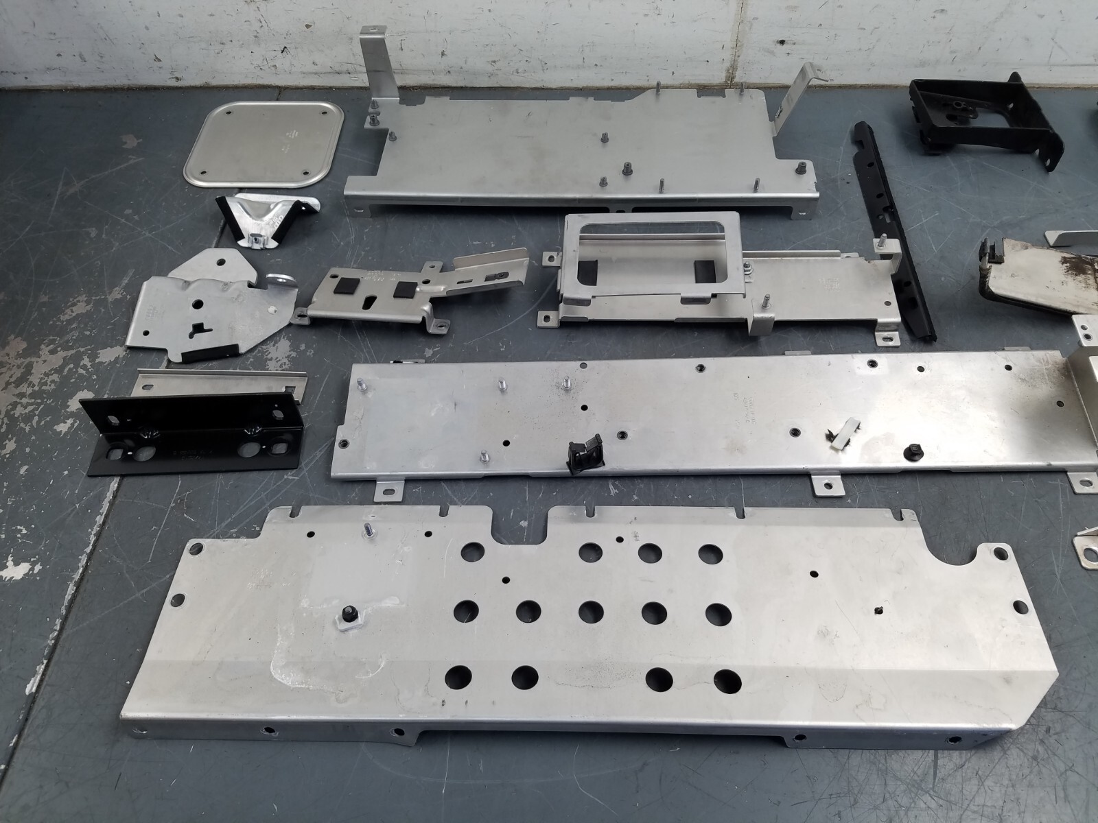 2011 Audi R8 Spyder V10 Assorted Metal Brackets  #0472 J7