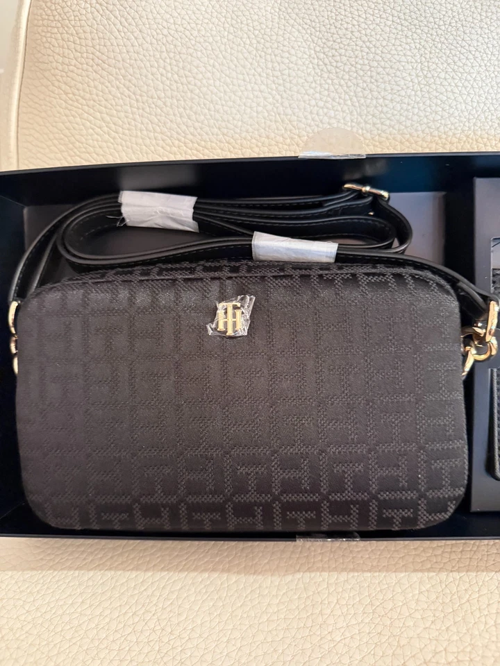NEW TOMMY HILFIGER CROSSBODY & CREDIT CARD HOLDER BOXED GIFT SET BLACK - Image 2 of 4