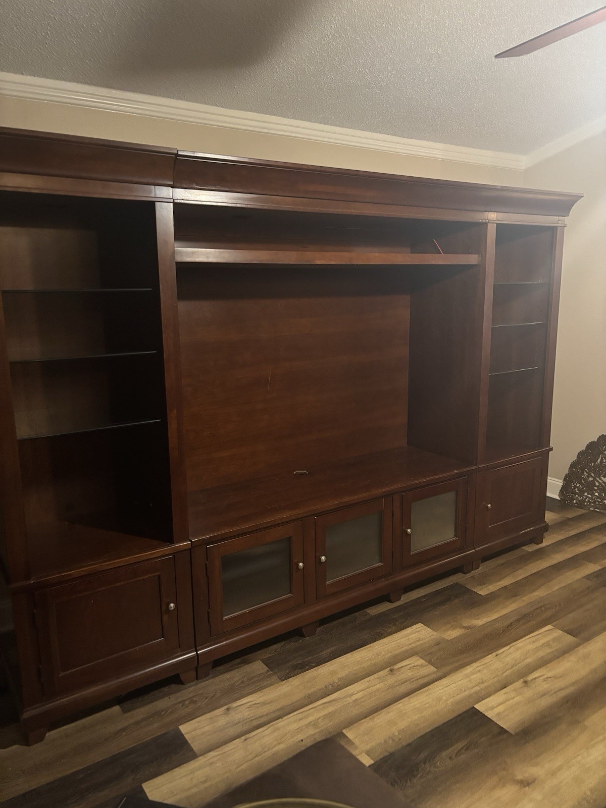 Traditional Dark Wood Entertainment Unit with 6 Shelves and 4 Doors