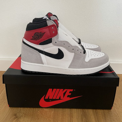 Air Jordan 1 Retro High OG Light Smoke Grey Sneaker EU 41 Grau Weiß Rot 555088