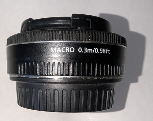 Canon EF 40mm 1:2.8 STM Pancake MACRO Lens - Picture 6 of 10