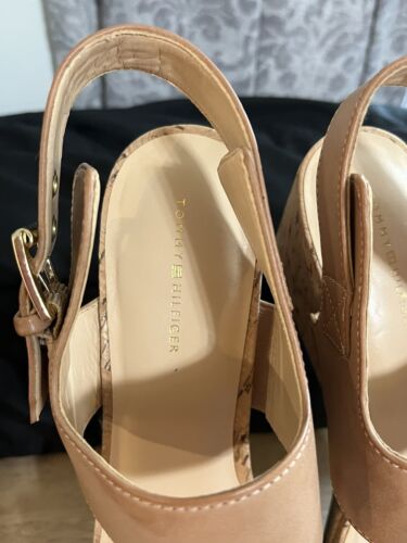 Tommy Hilfiger sandali con zeppe sul retro tacco in sughero fibbia marrone pesca 9,5 m - Foto 8 di 9
