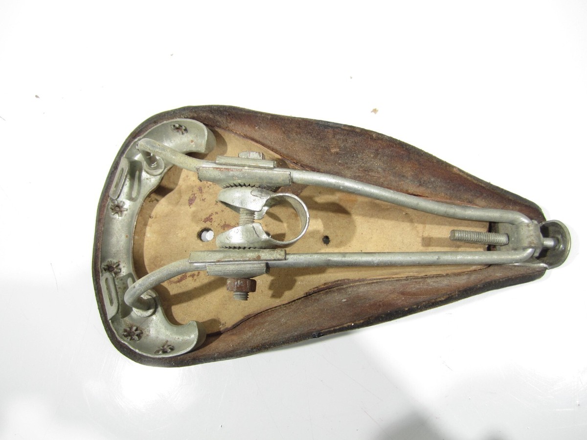 Partie De Selle Vélo Ancienne En Cuir – Décor Sphinx – Rare
