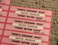 1 Jukebox TITLE STRIPS Aretha Franklin Who's Zoomin who / sweet bitter love 45