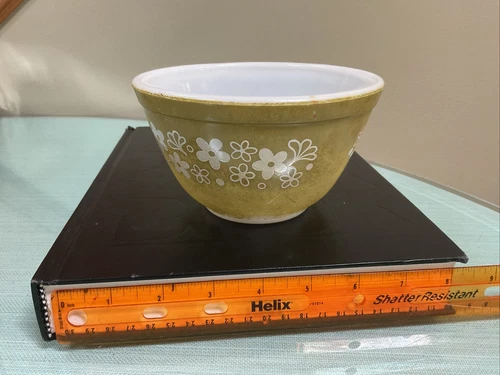 Vintage Pyrex 1 1/2 Pt Bowl  Green Daisy Spring Blossom USA