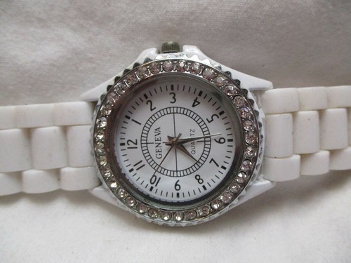 White Geneva Watch, Rhinestones, Rubber Buckle Band - 第 1/12 張圖片