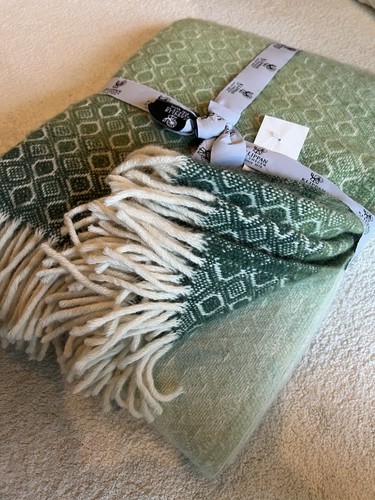 KLIPPAN 100% lambswool blanket Green Ombré Geometric Fringe Throw Brand New - Picture 4 of 13