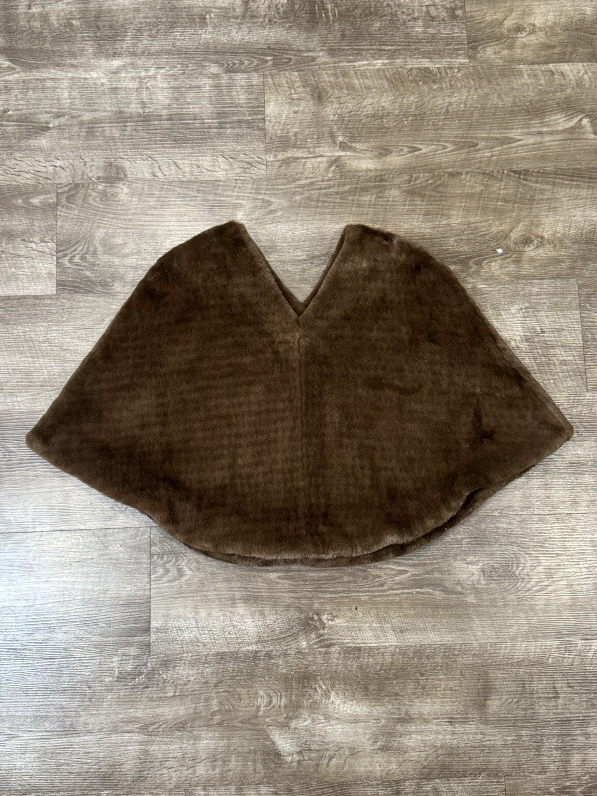 VINTAGE DENNIS BASSO FAUX FUR SHAWL/CAPE BROWN in EUC MEDIUM