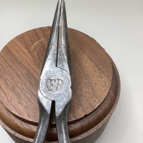 Pre Snap On 7" Vacuum Grip Needle Nose Pliers No. 196 Vintage Newport, PA USA - Picture 2 of 11