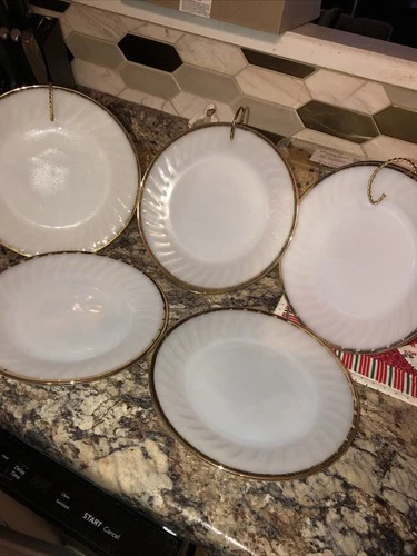 SET OF 5 VINTAGE FIRE KING 9" MILK GLASS DINNER PLATES, SWIRL DESIGN WITH GOLD