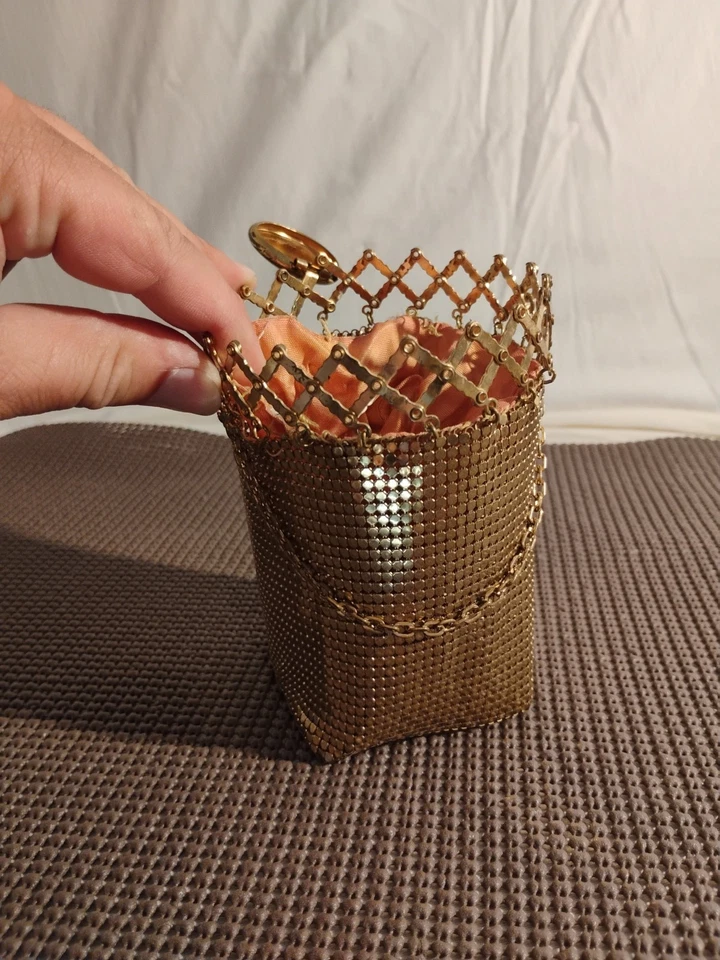 🔥 Auténtico monedero de malla dorada vintage con asa años 50 Foto 2 de 4