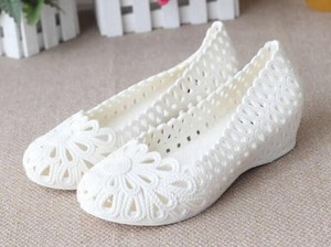 white plastic shoes for nurses