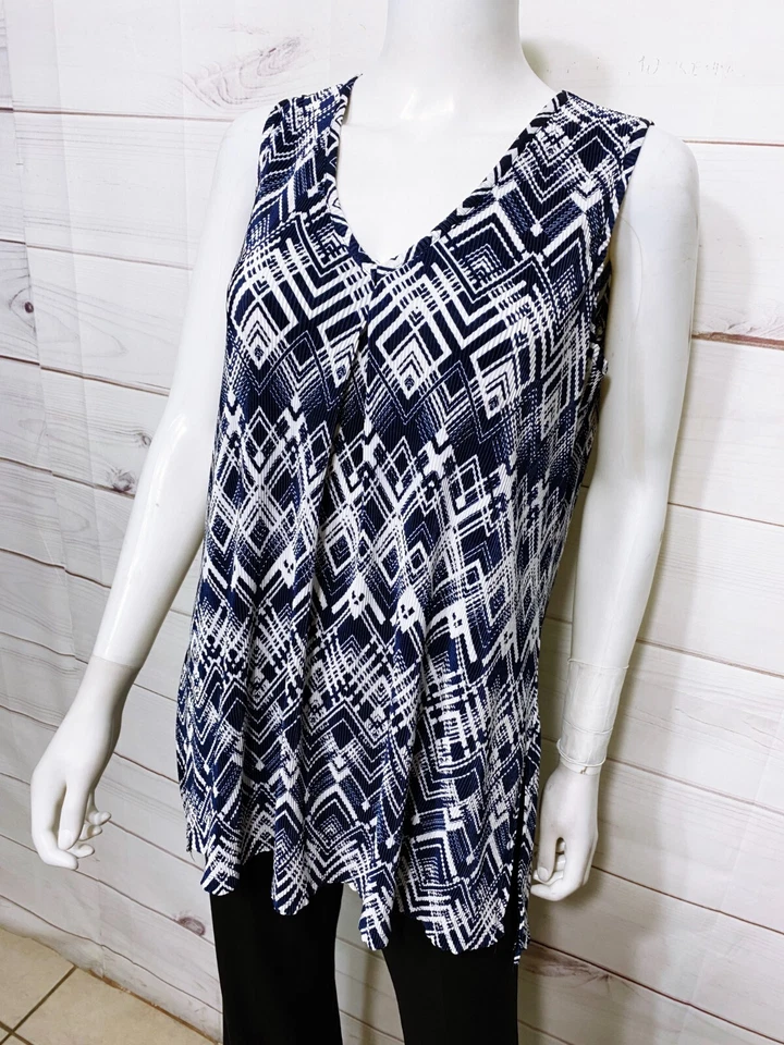Top de mujer Alfani talla M azul y blanco argyle/diamante cuello en V sin mangas Foto 3 de 4