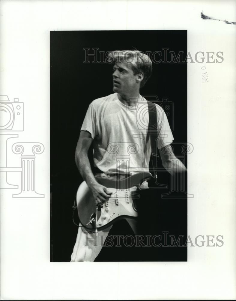 1992 Press Photo Bryan Adams, rock singer, songwriter and musician