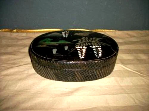 ANTIQUE CHINOISERIE PAPER MACHE BOX JAPANESE JUNK BOATS BIRD HP TOLE JAPANNED - Image 2 of 3