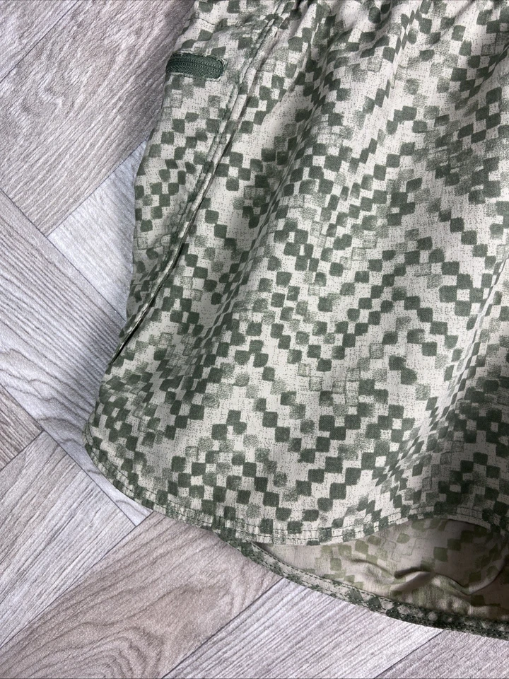 North Face Womens Green Patterned Activewear Shorts Zip Pocket Size Medium - Image 3 of 4