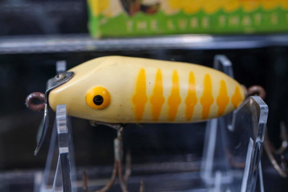 EN CAJA - Señuelo Fred Rinehart Jinx Resistente AMARILLO Barra CREMA BLANCO Cuerpo LYR LUMINOSO Foto 4 de 4