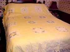 VTG Quilt w/ Embroidered Flower Blocks Prairie Points Border 87390