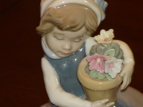 Figura ""Spring Is Here"" de Lladro #5223 - Imagen 2 de 5
