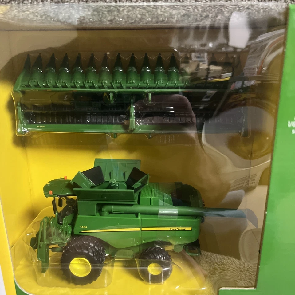 2025 ERTL 1/64 John Deere S680 Combine Prestige Collection Die Cast NEW!! - Image 3 of 3