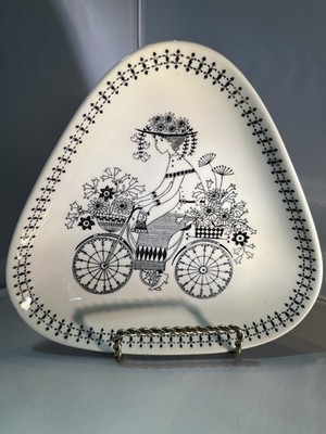 Vintage Arabia Made In Finland Triangle Dish Taiko Uosikkinen Designer
