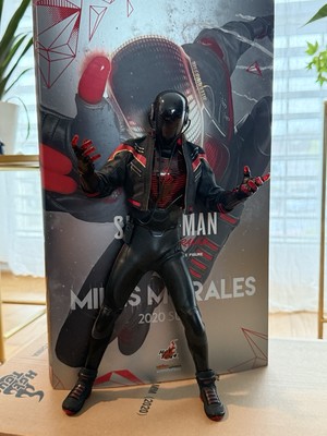 Spider-Man Miles Morales 2020 Suit Hot Toys 1/6Figur  Wie Neu / usb Beleuchtet 