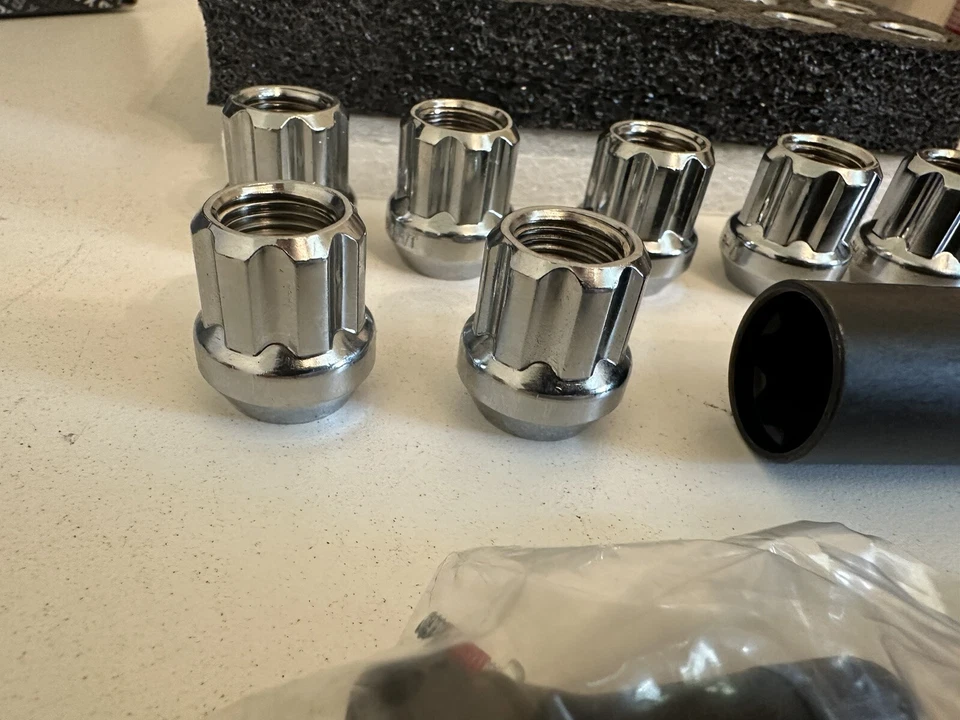 32 Chrome Spline Open Lug Nuts 9/16 Fits 8 Lug Chevy Dodge Ford + Security Key - Image 2 of 4