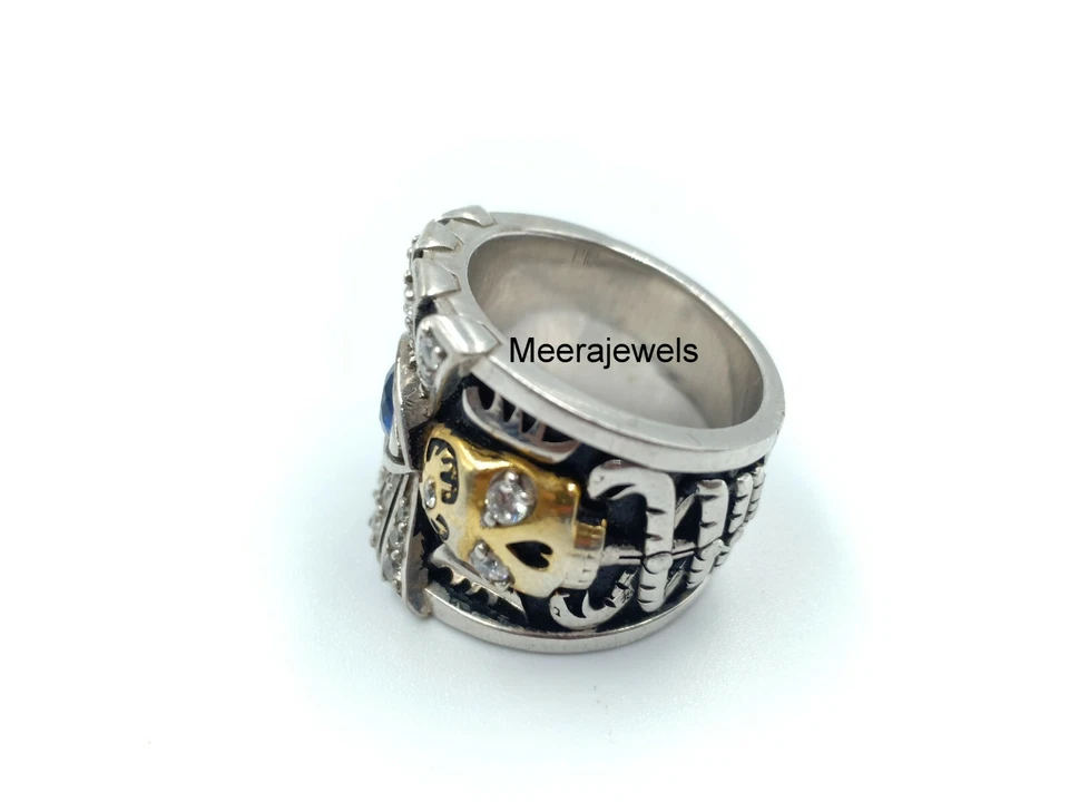 Anillo para hombre estilo vintage ojos hechos a mano en el medio con zafiro redondo de 1,30 quilates Foto 2 de 4