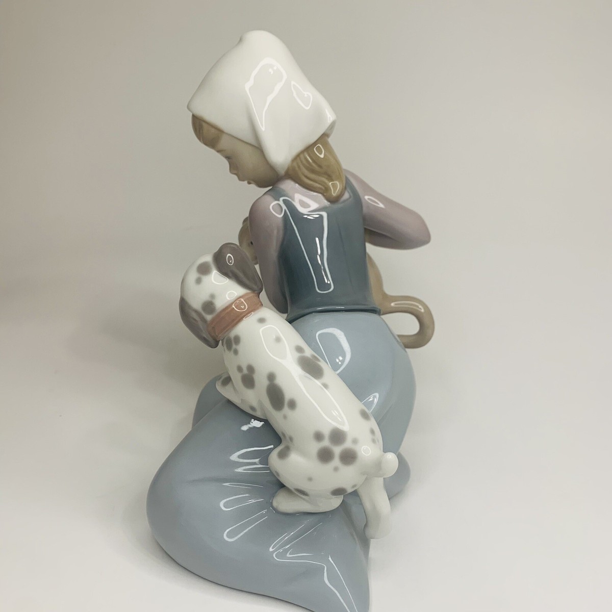 Lladro 5032 Girl with Dog and Cat Little Friskies Glossy RETIRED