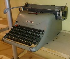 MACCHINA DA SCRIVERE OLIVETTI LEXIKON 80 ( VALENTINE ICO M20 LETTERA 22 M40 )