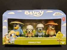 Beach Dad, Mum, Bluey  Bingo Mini Figure 4-Pack Family Trip 
