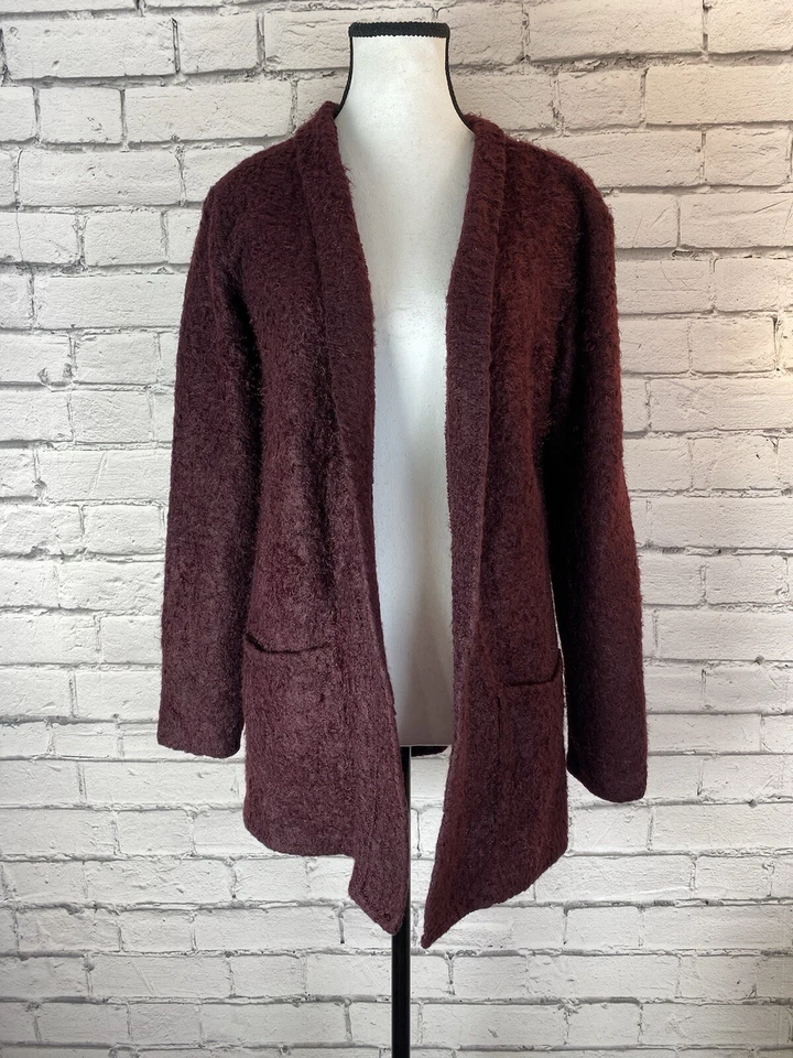 Cárdigan suéter tejido rojo granate con bolsillos talla mediana Maurice’s para mujer usado en excelente estado Foto 2 de 4