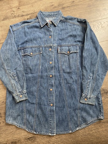 Womens Levis denim snap button jean 
