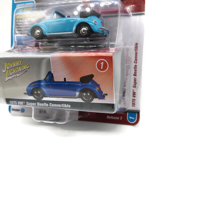 ジョニーライトニング　1975 VWスーパービートルコンバーチブル（ホワイトL） Johnny Lightning JLCT005-JLSP107B 1975 Volkswagen Super