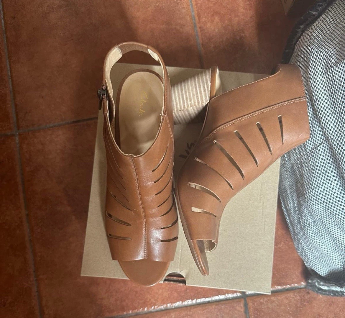 Sandali Clarks Deloria Ivy da donna in pelle marrone con tacco sul retro taglia UK 7D EU 41