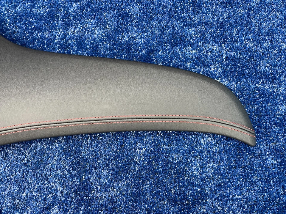 Cubierta de panel de tablero Buick Cascada 2016-2019 puntada roja OEM 13368980 Foto 3 de 4