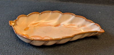 Mid Century Vintage Frankoma Plainsman Peach Mountain Glaze 225 9'' Leaf Dish
