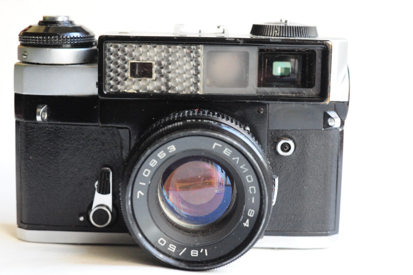 Kiev 5 rangefinder camera with case and 'free gift' lens hood. Very Good.
